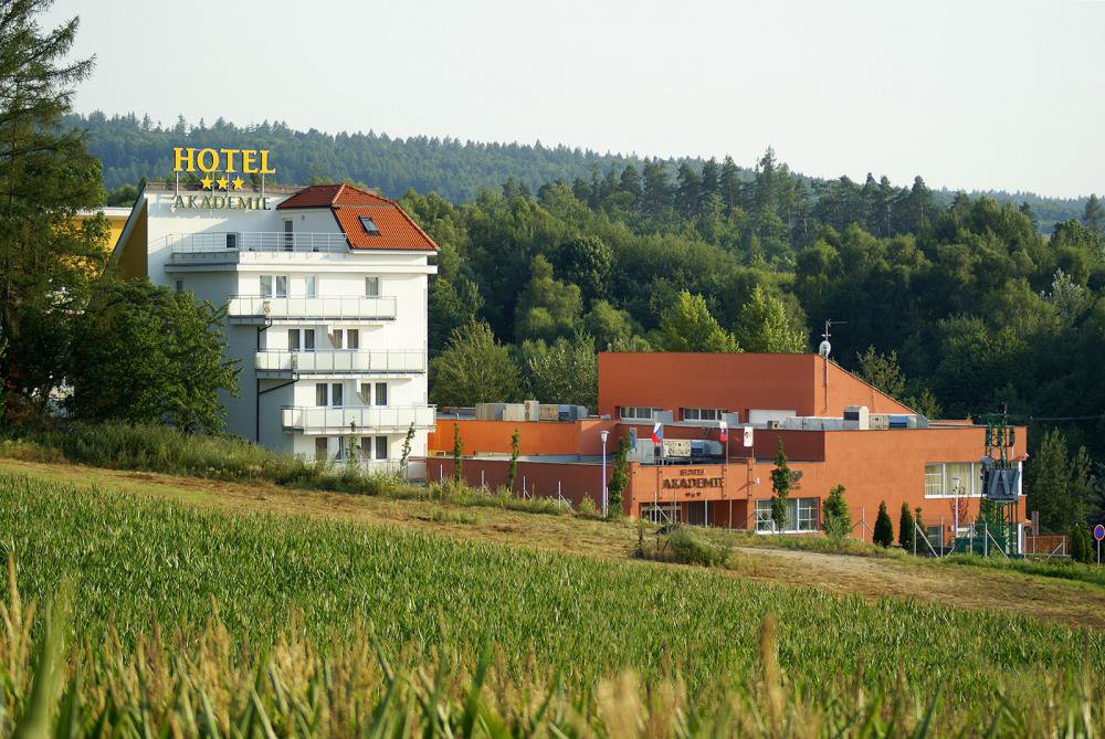 , Hotel Akademie Naháč, Chocerady