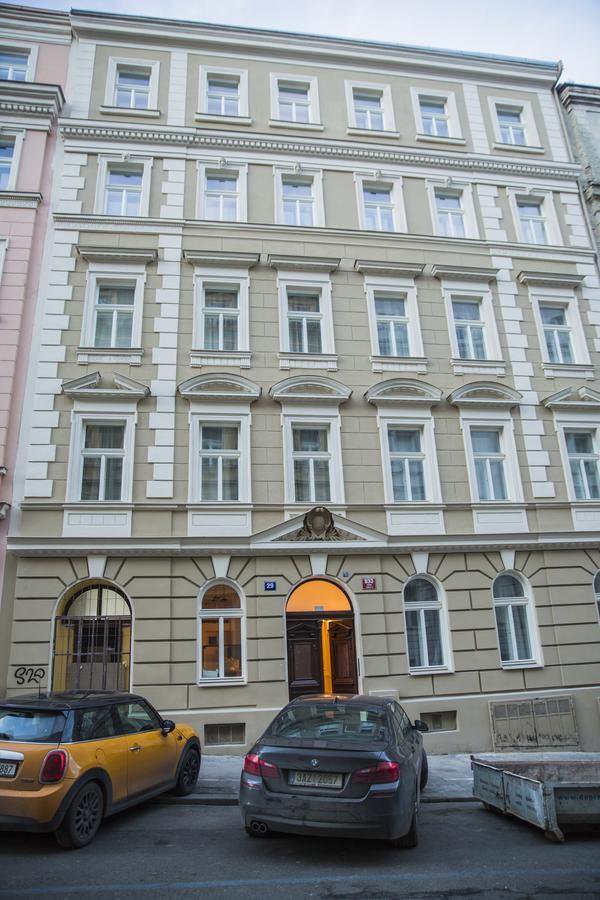 Hlavní, Gregory House, Praha