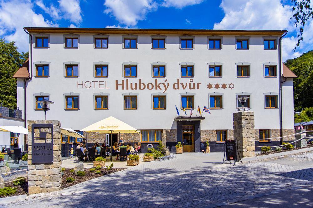 , Hotel Hluboký dvůr, Hlubočky