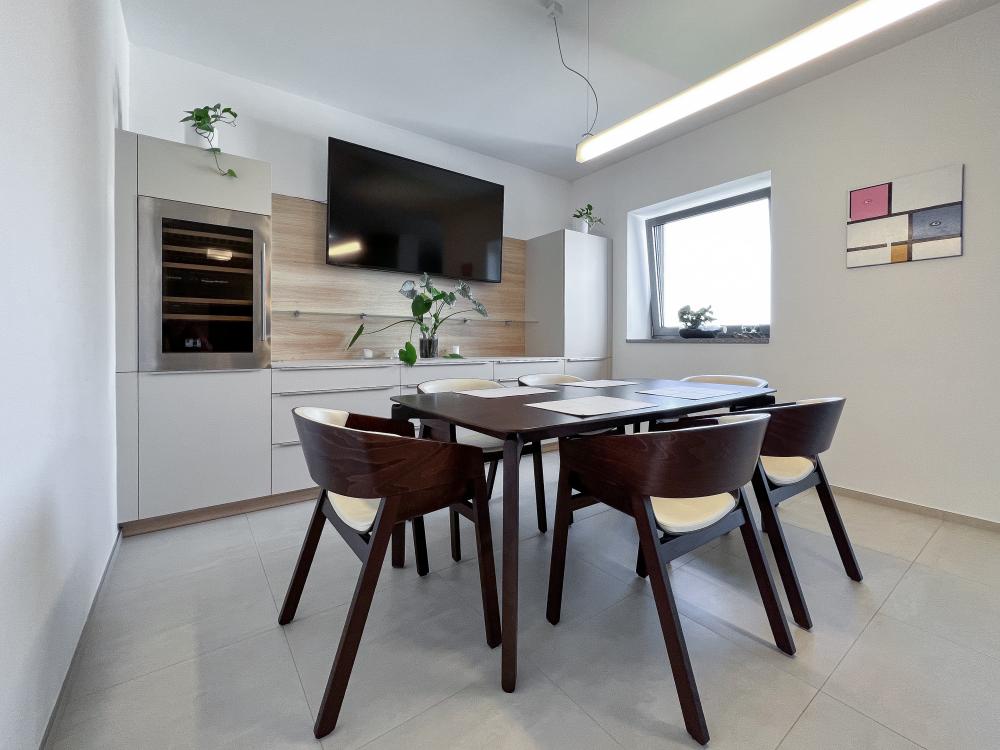 Black Field Apartments