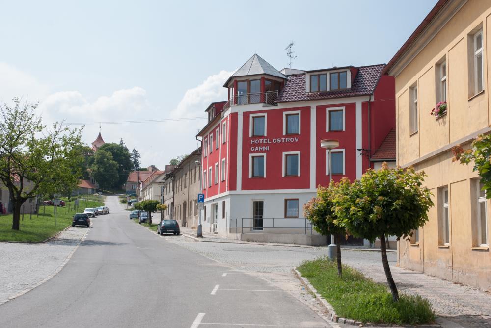 Hotel Ostrov Garni